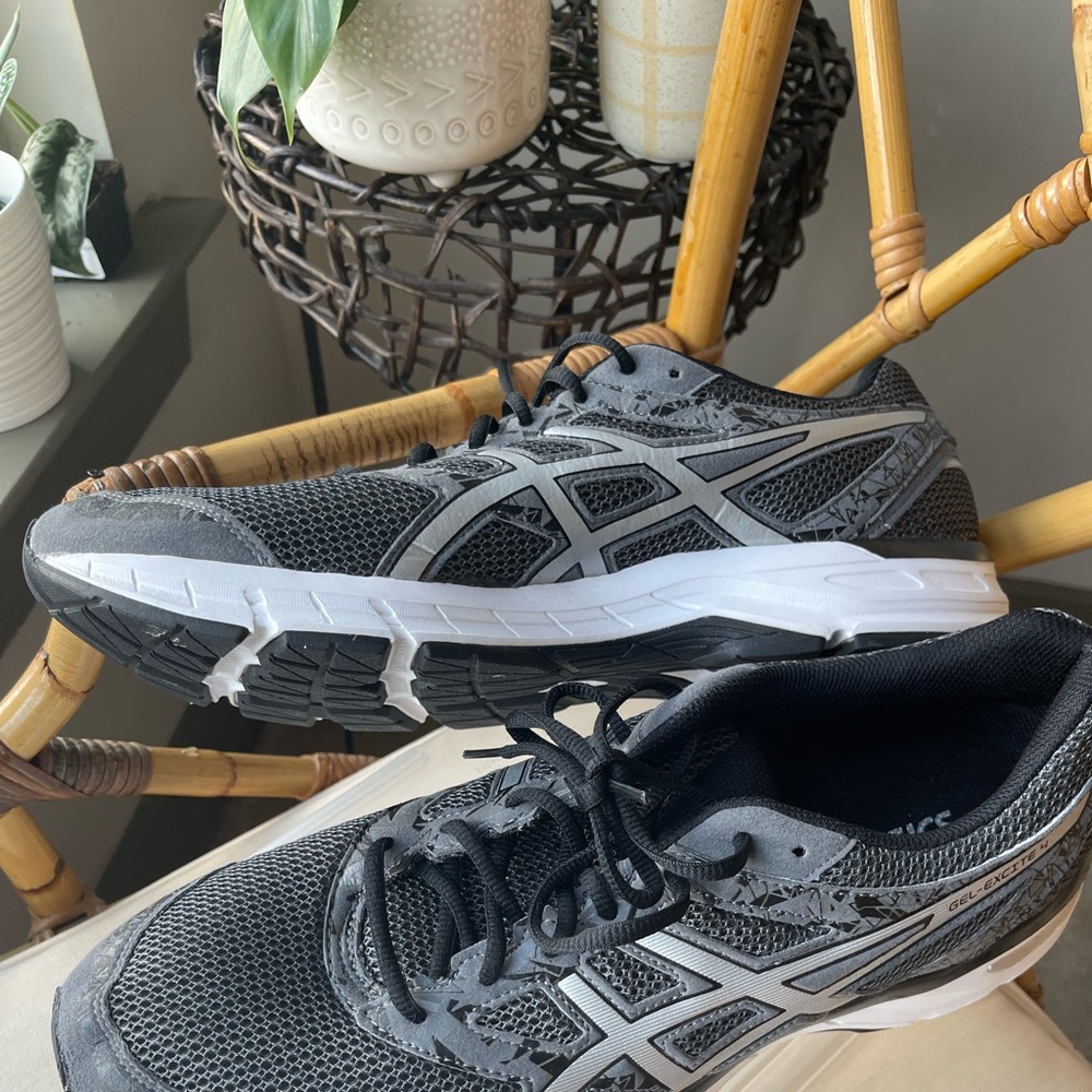 Mens ASICS Gel Excite 4 size 13